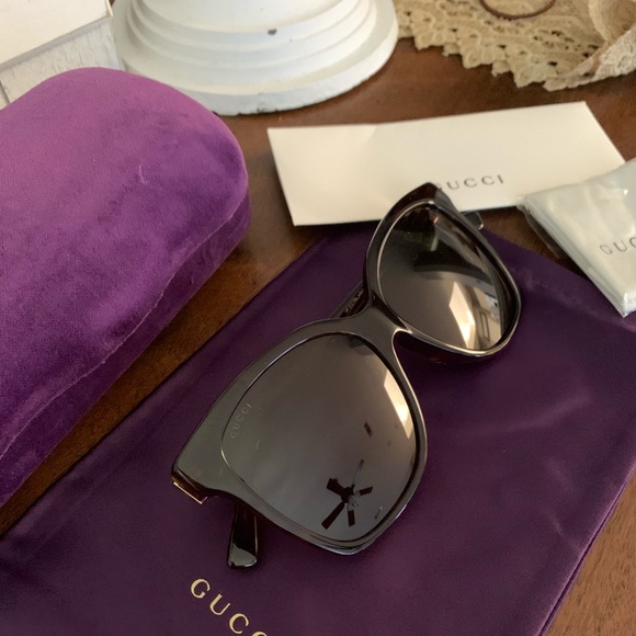 New Gucci over size 🖤 - Picture 3 of 11